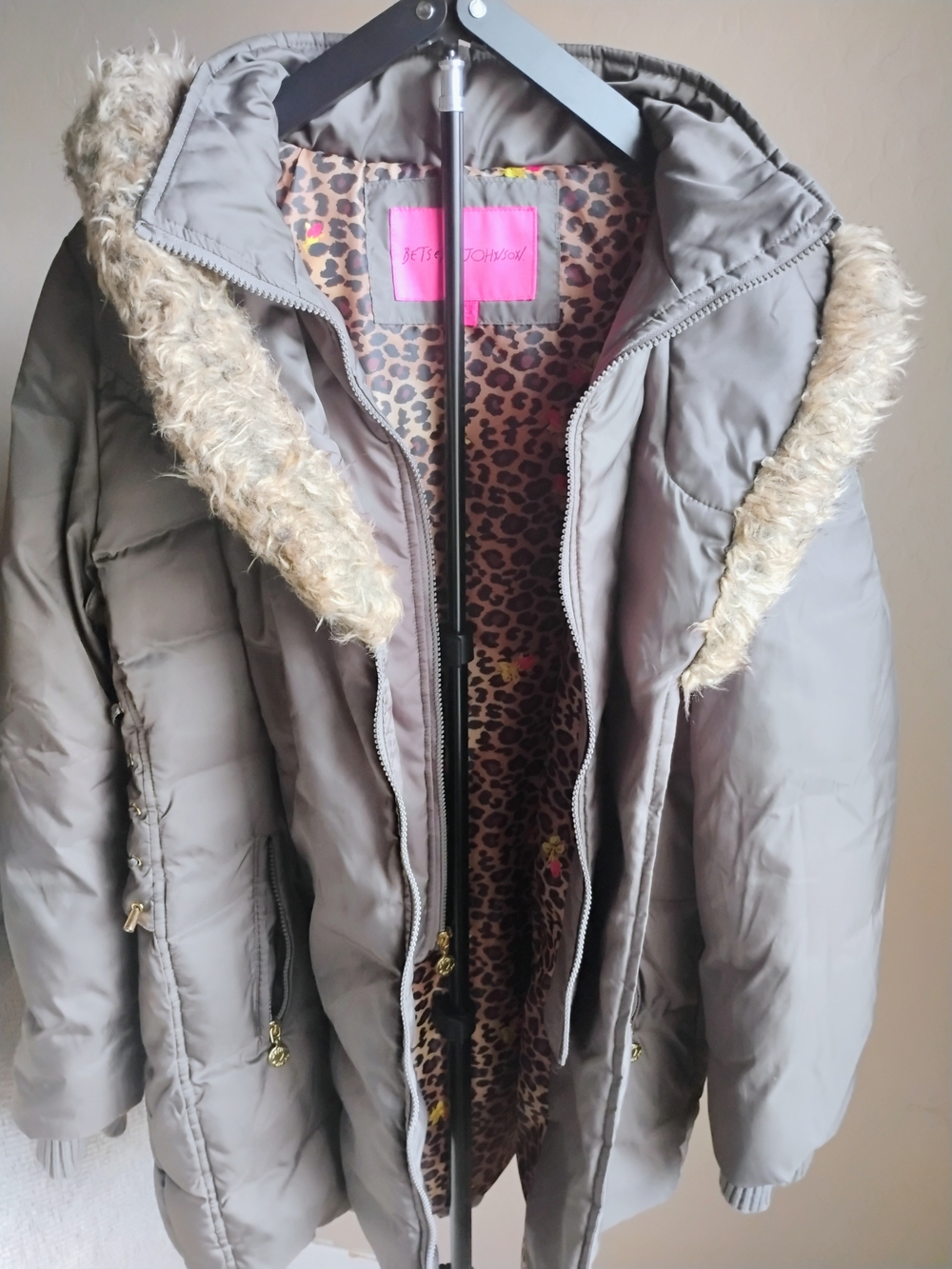 Betsey Johnson Size XL Taupe Puffer Coat with Faux-Fur Trim & Leopard Lining